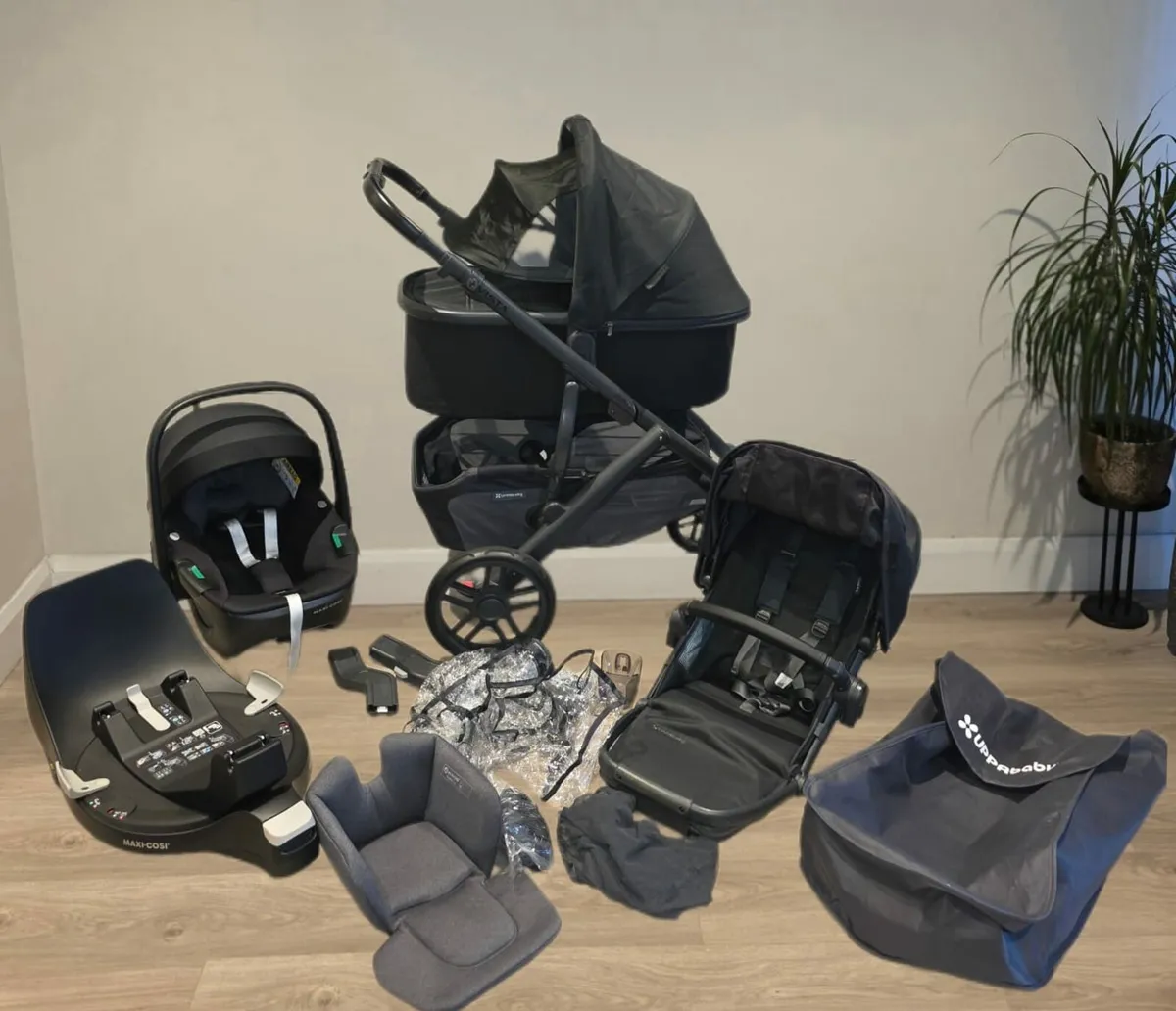 Uppababy Vista V2 with rotating car seat isofix - Image 1