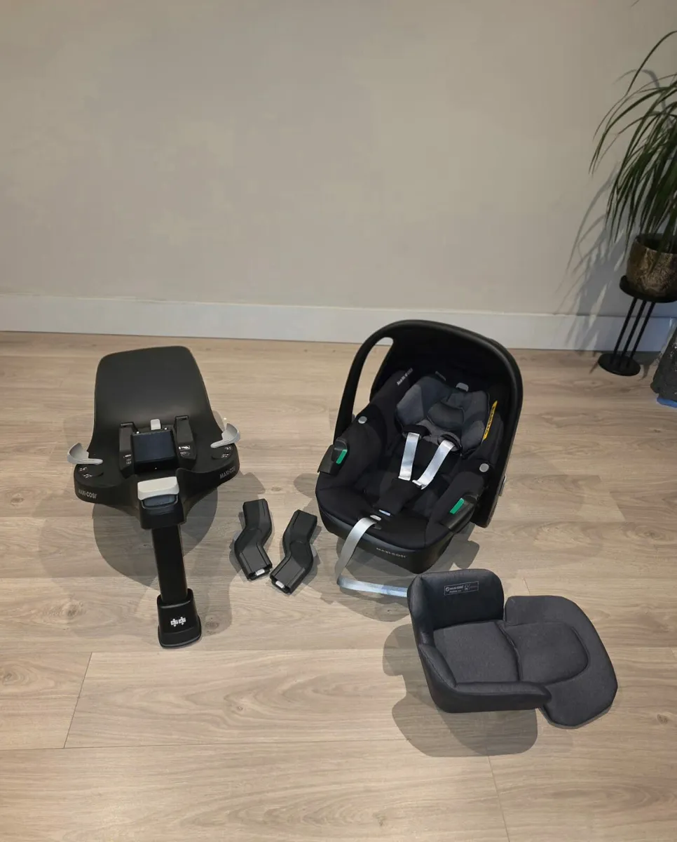 Uppababy Vista V2 with rotating car seat isofix - Image 2
