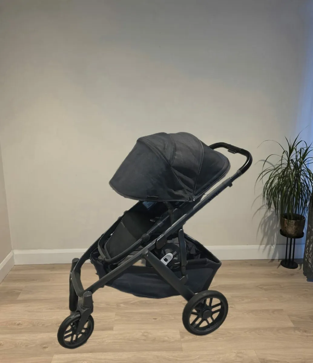 Uppababy Vista V2 with rotating car seat isofix - Image 3