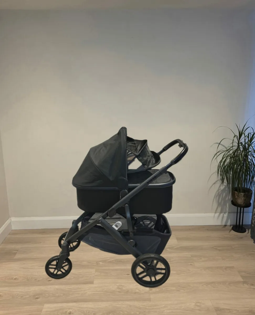 Uppababy Vista V2 with rotating car seat isofix - Image 4