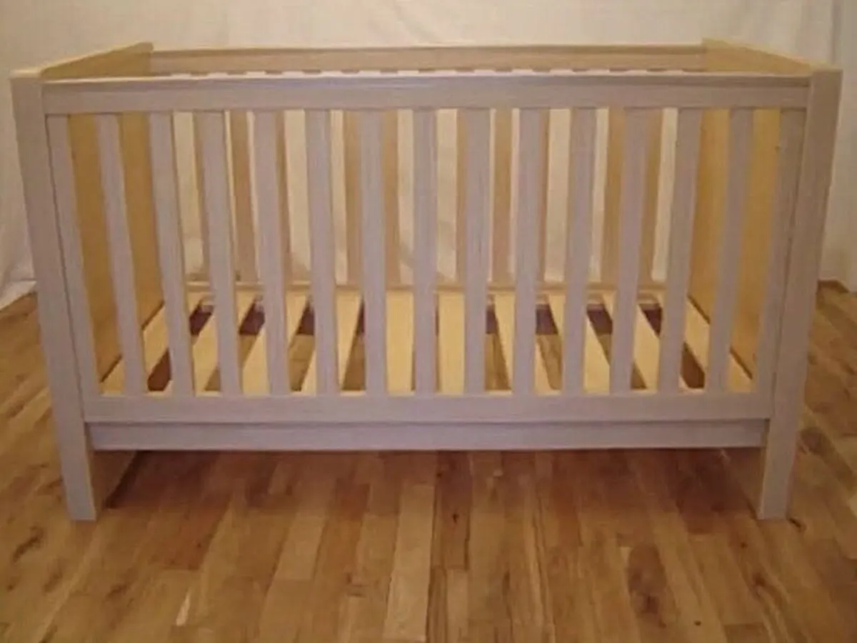 Kub Madera Cot Bed with Mattress - Image 2