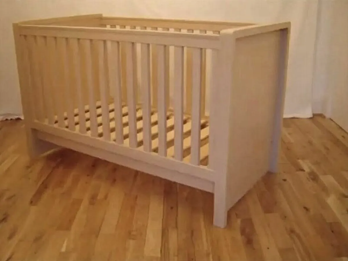 Kub Madera Cot Bed with Mattress - Image 3