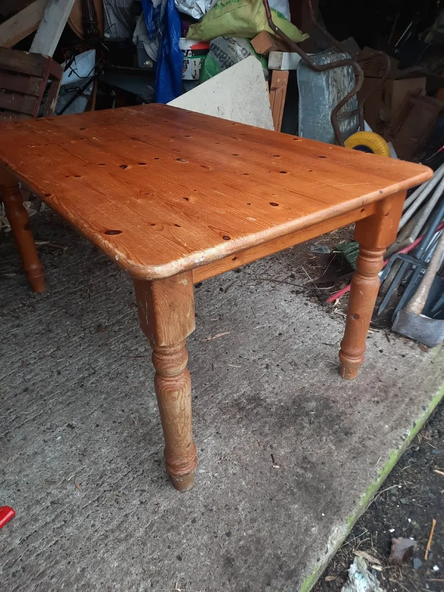 Kitchen table - Image 1