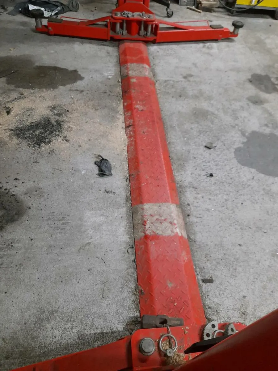 Work shop with lift - Image 2