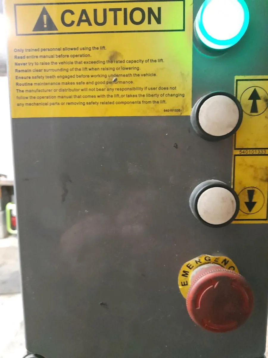 Work shop with lift - Image 3