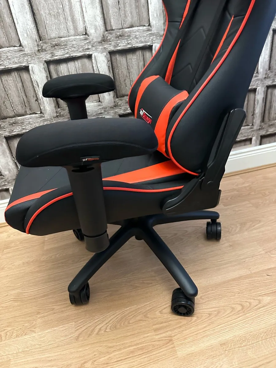 GT Omega Gaming chair (like new) - Image 4