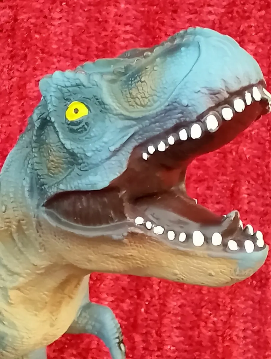 Large Tyrannosaurus Rex dinosaur - Image 4