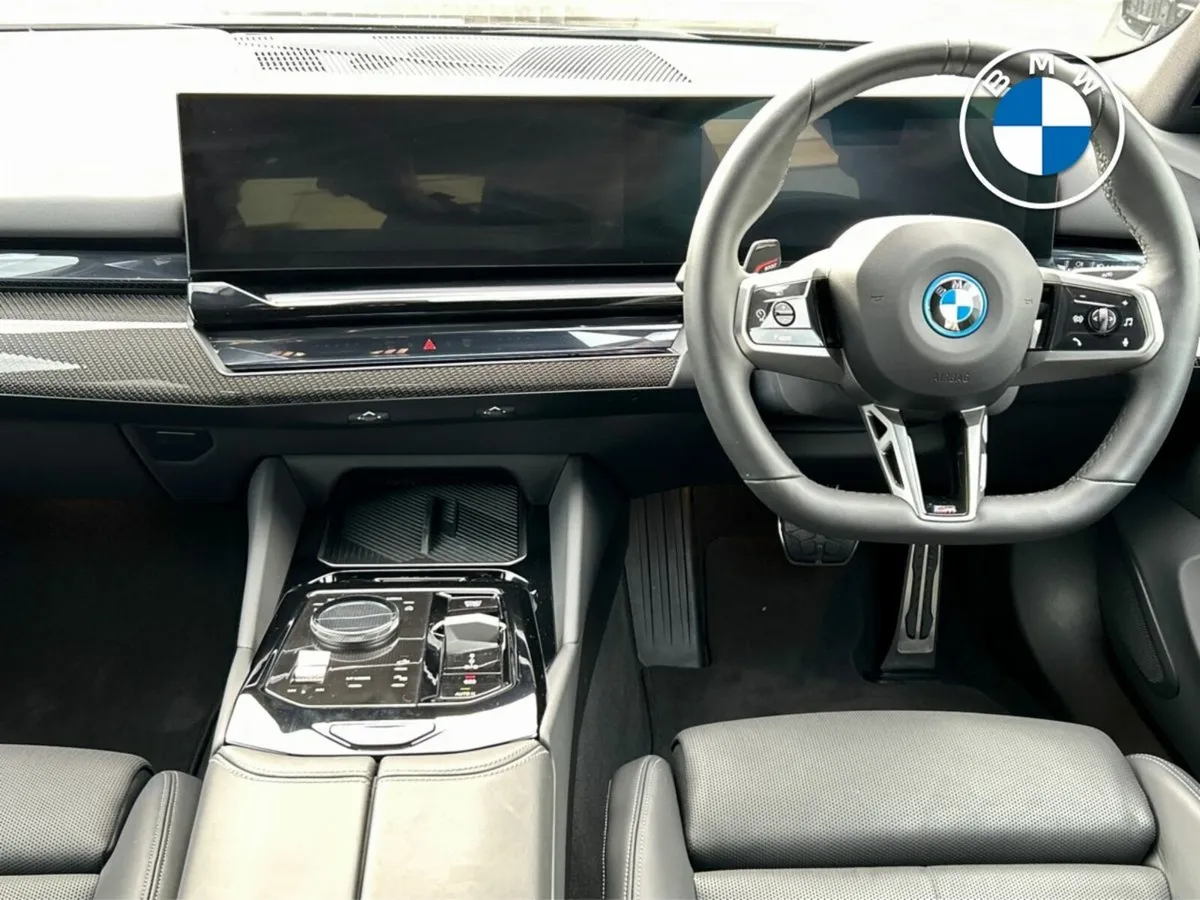 BMW i5 eDrive40 M Sport Pro Saloon - Image 4