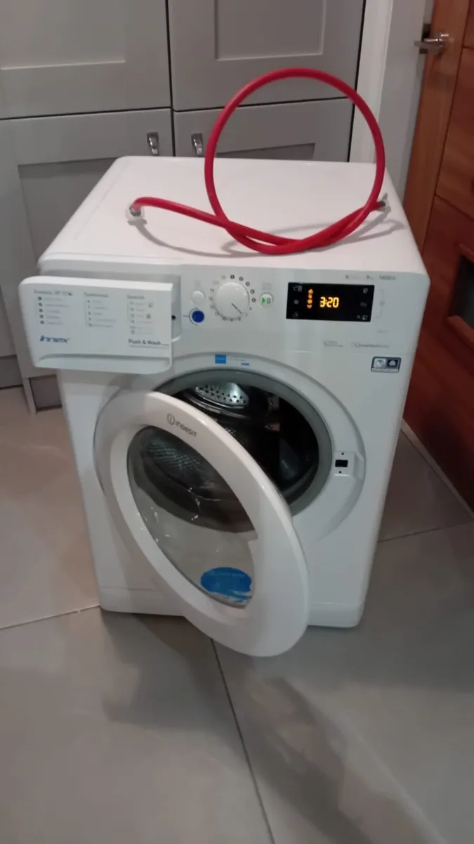 Indesit  9kg 1400 spin washing machine - Image 1