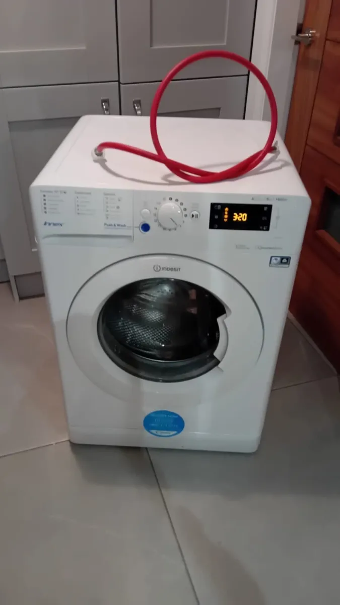 Indesit  9kg 1400 spin washing machine - Image 2