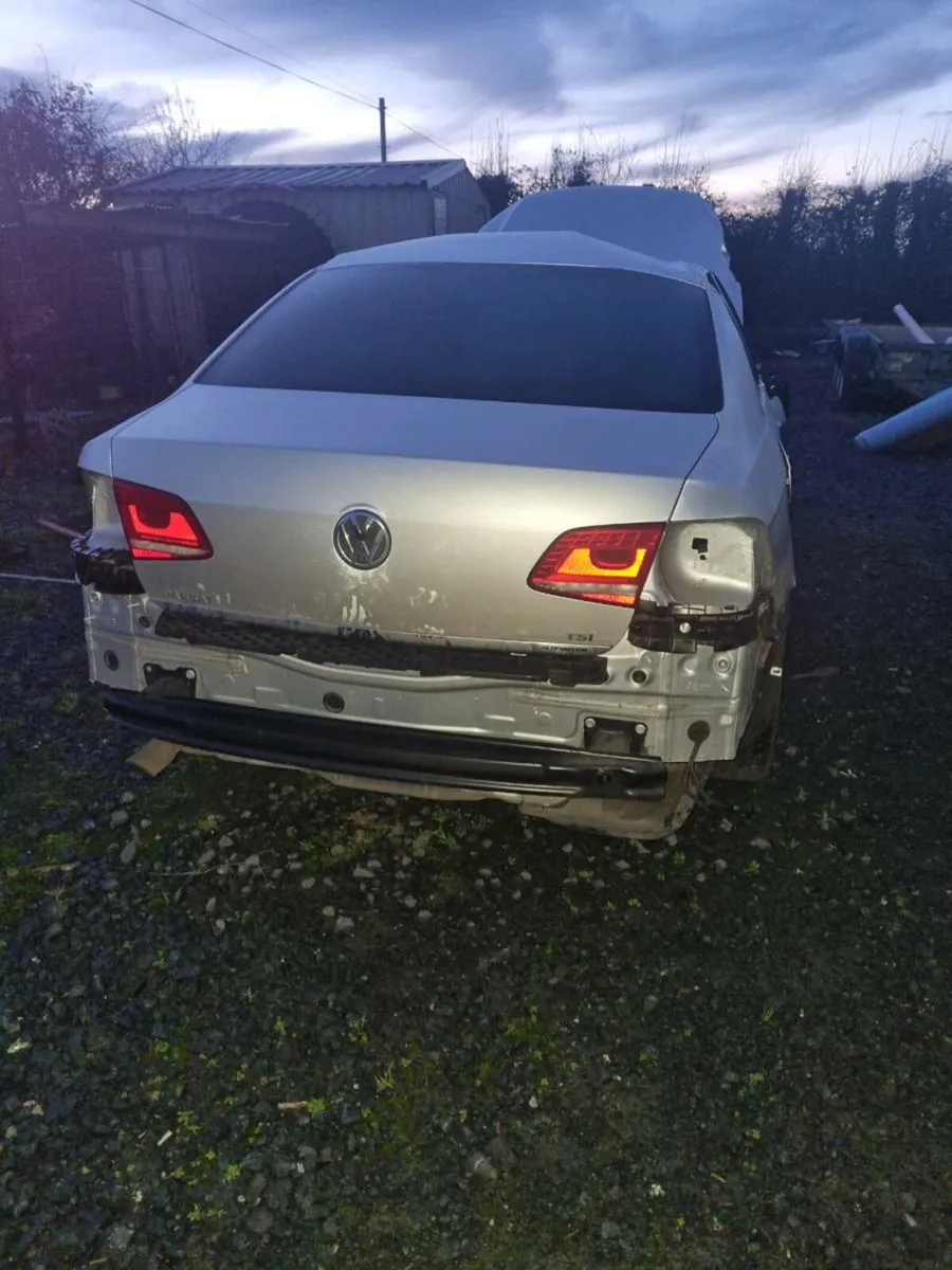 131 Passat writeoff - Image 1