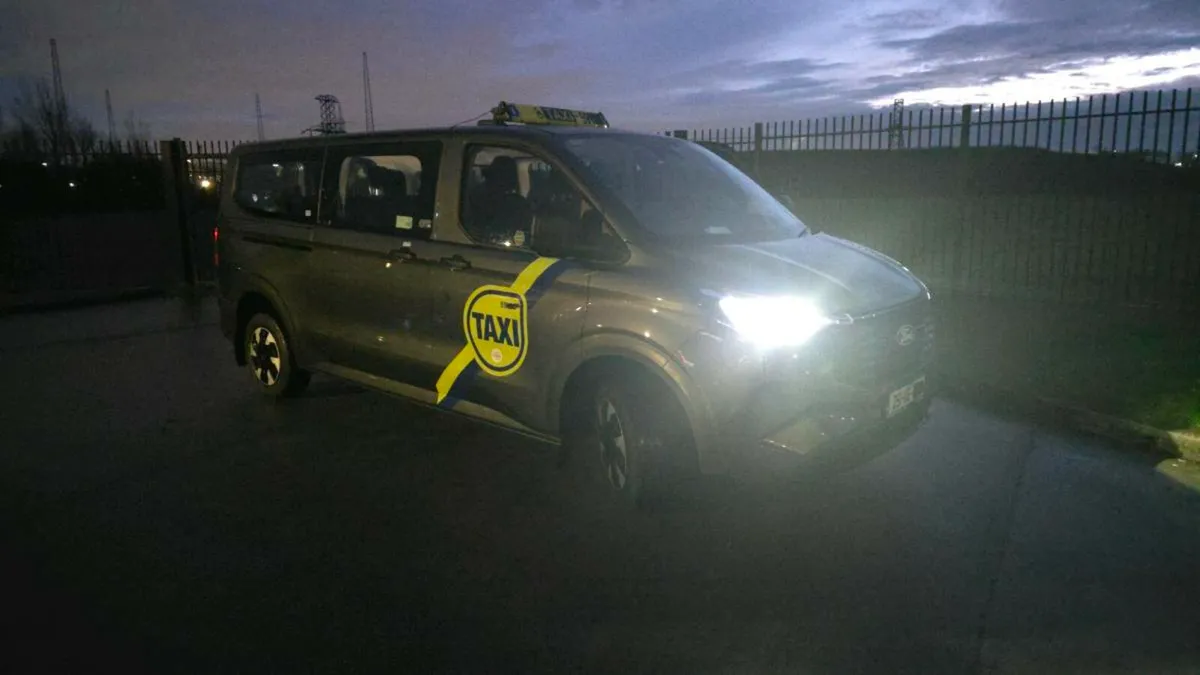 Ford Transit Kombi 9 seater hybrid taxi ready - Image 1