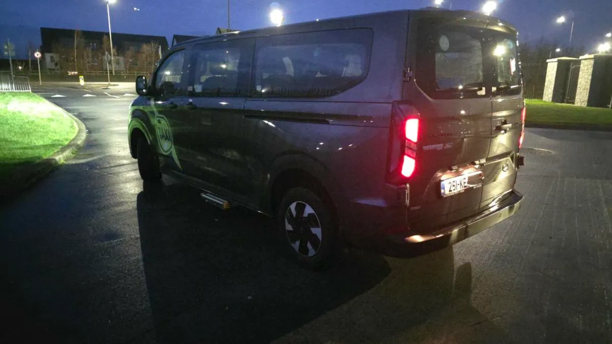 Ford Transit Kombi 9 seater hybrid taxi ready - Image 4