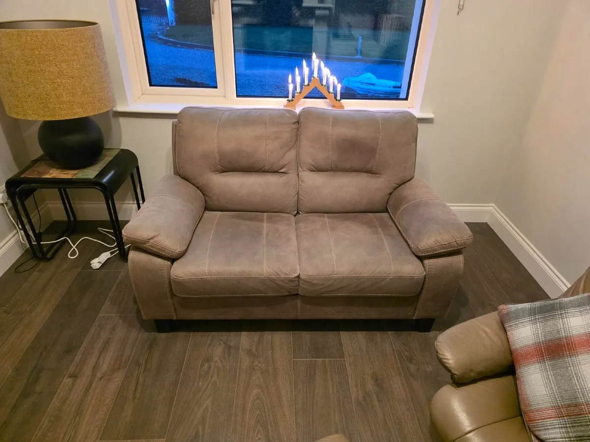 2 seater couch - Image 1