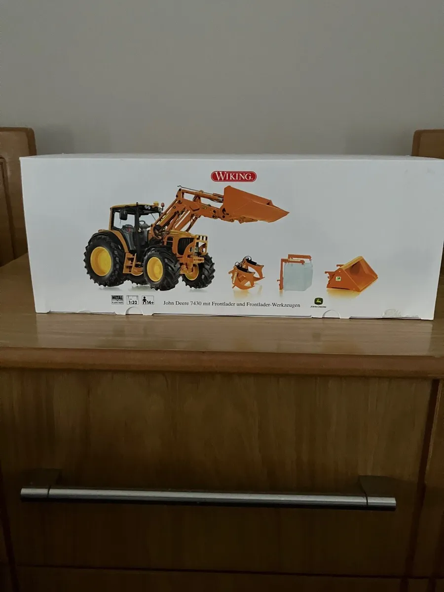 John Deere 7430 - Image 1