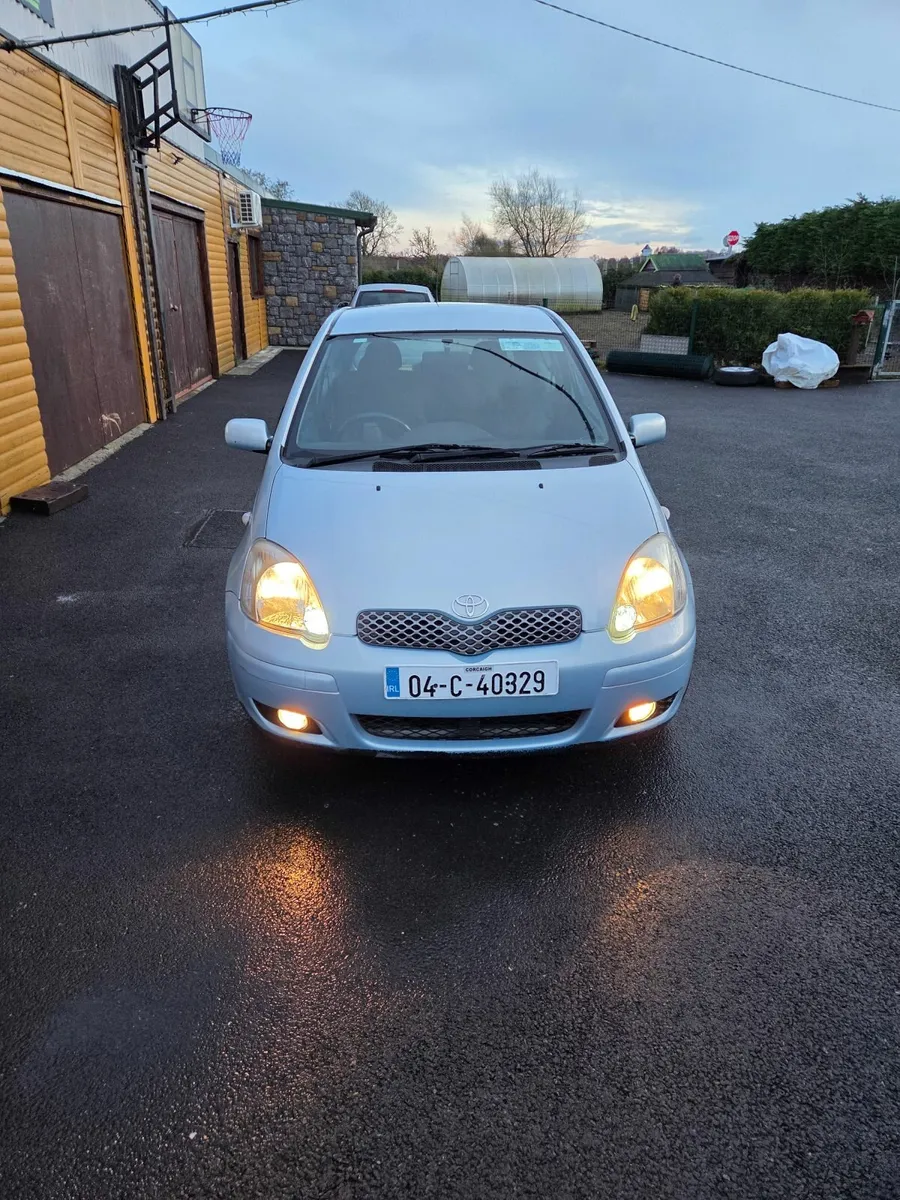 Toyota Yaris 2004 - Image 1