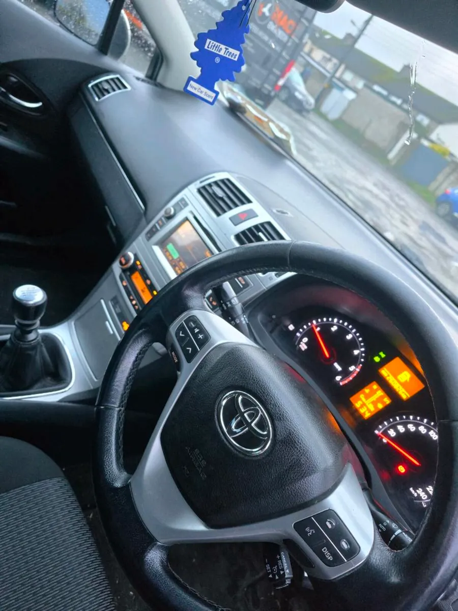 2012 Toyota avensis D4D - Image 2