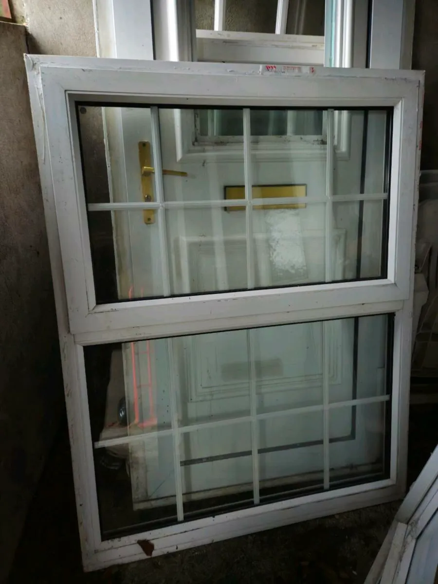 White window - Image 1