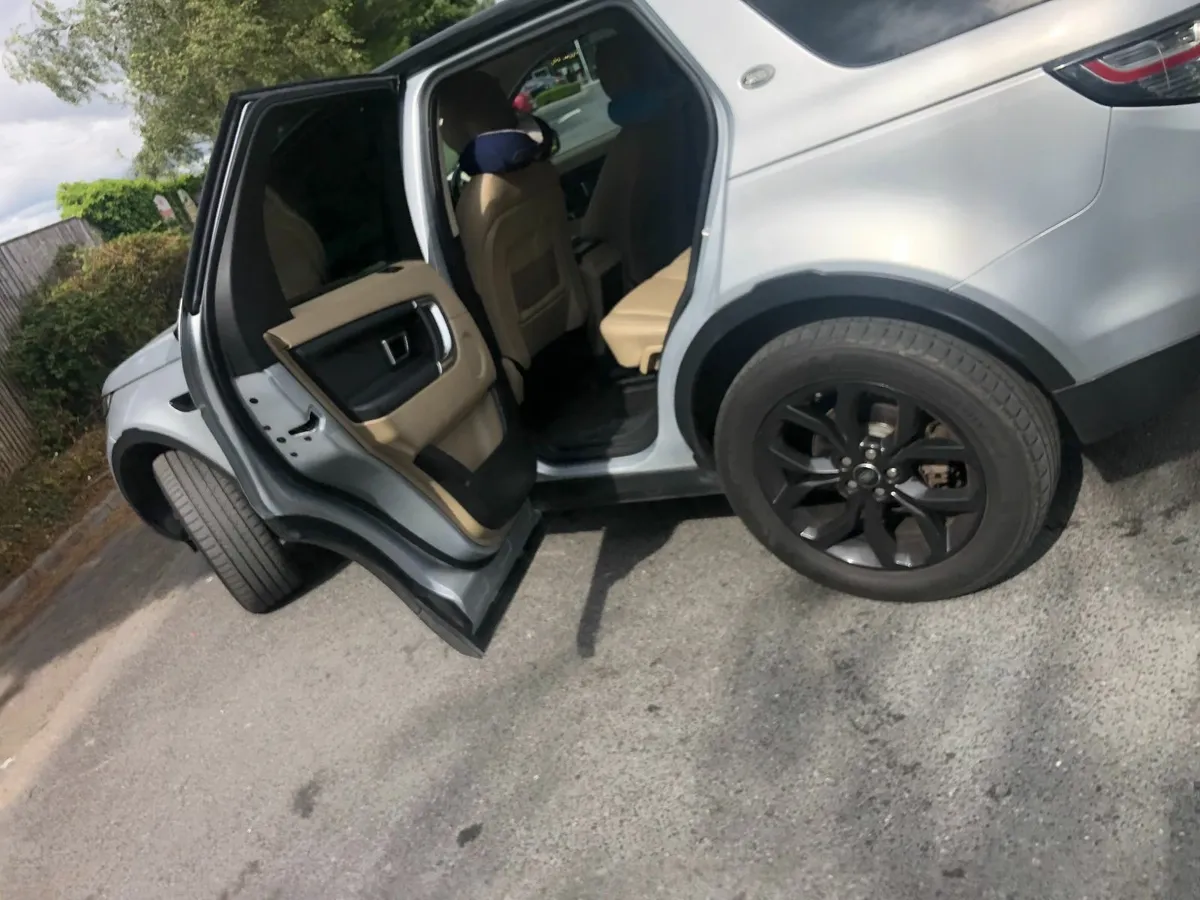Land Rover Discovery Sport 2016 HSE 2.0D Auto - Image 3