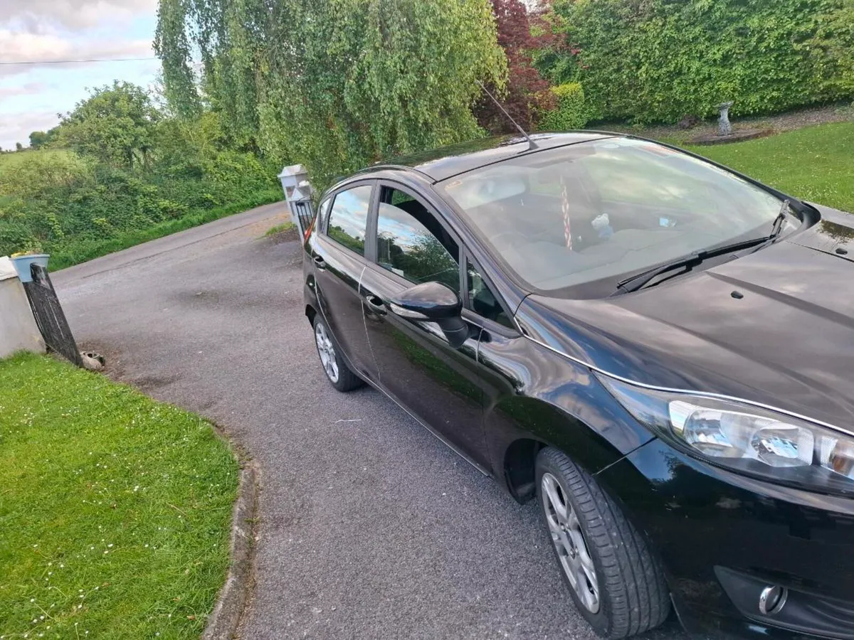 2016 Ford Fiesta - Image 2