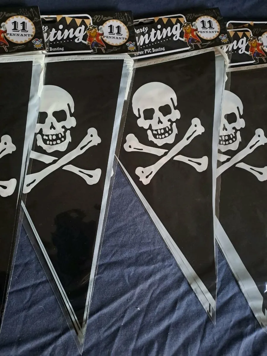 8 pc Pirate Skull & Crossbones Bunting New (4m) - Image 2