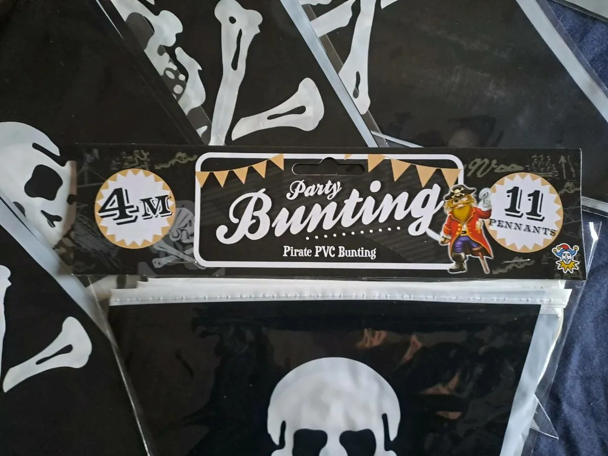 8 pc Pirate Skull & Crossbones Bunting New (4m) - Image 3