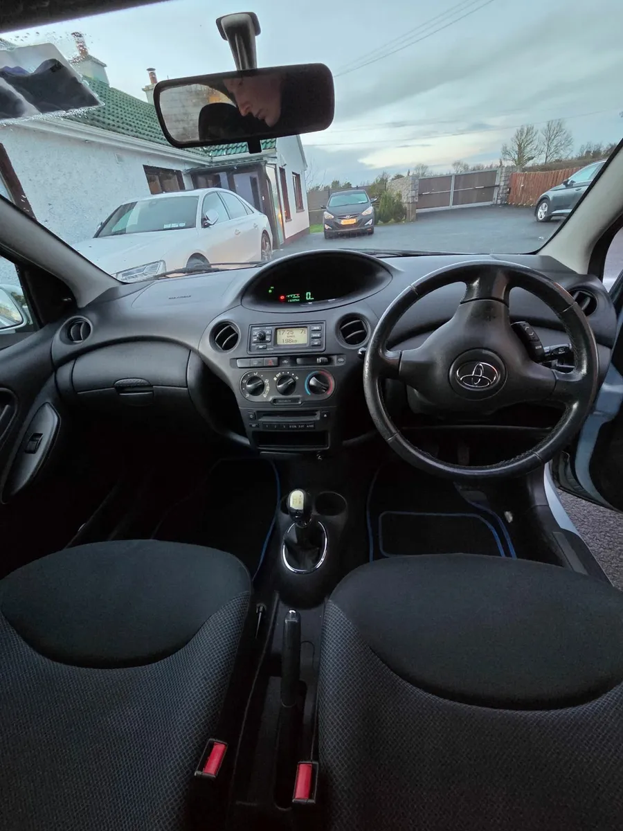 Toyota Yaris 2004 - Image 2
