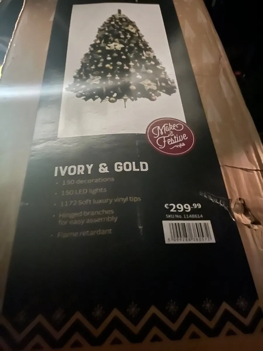 Christmas Tree Ivory Gold 7ft ( 2.1 ) m - Image 3