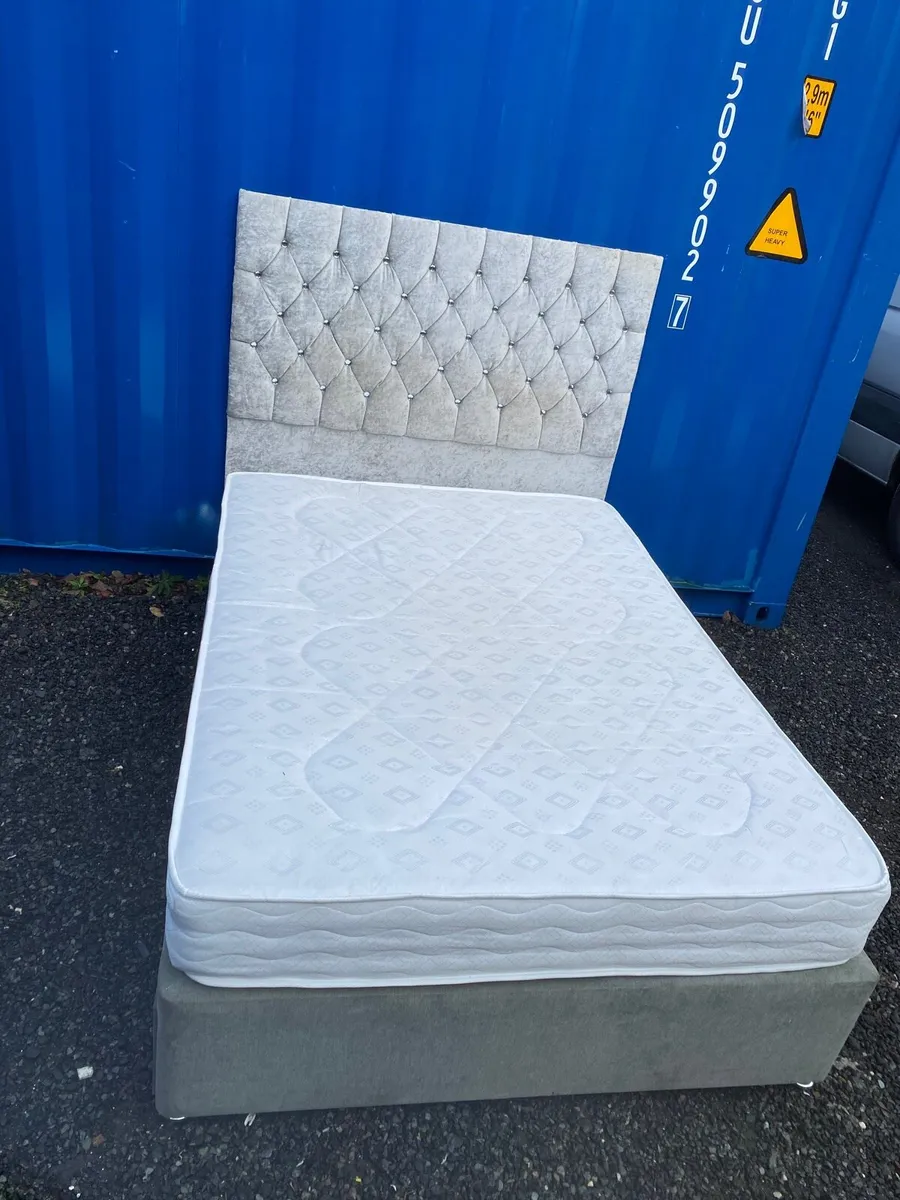 Double bad - Image 2