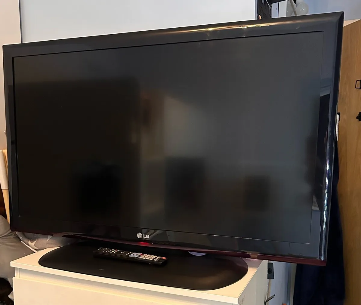 LED 42 inch TV - Image 2