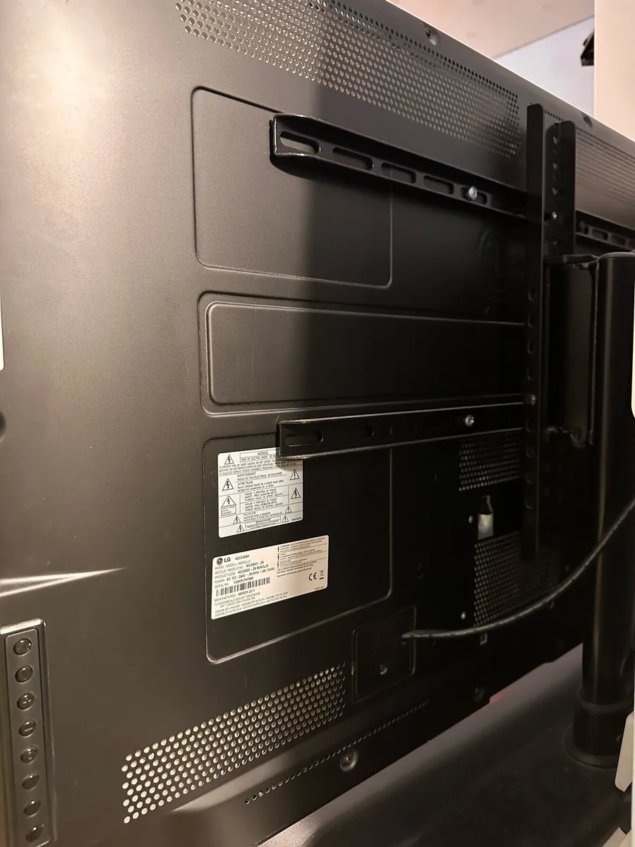 LED 42 inch TV - Image 4