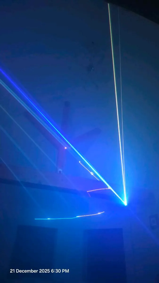 DJ lazer lights + smoke machines - Image 2