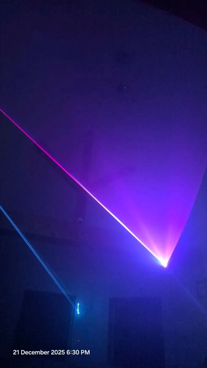 DJ lazer lights + smoke machines - Image 4