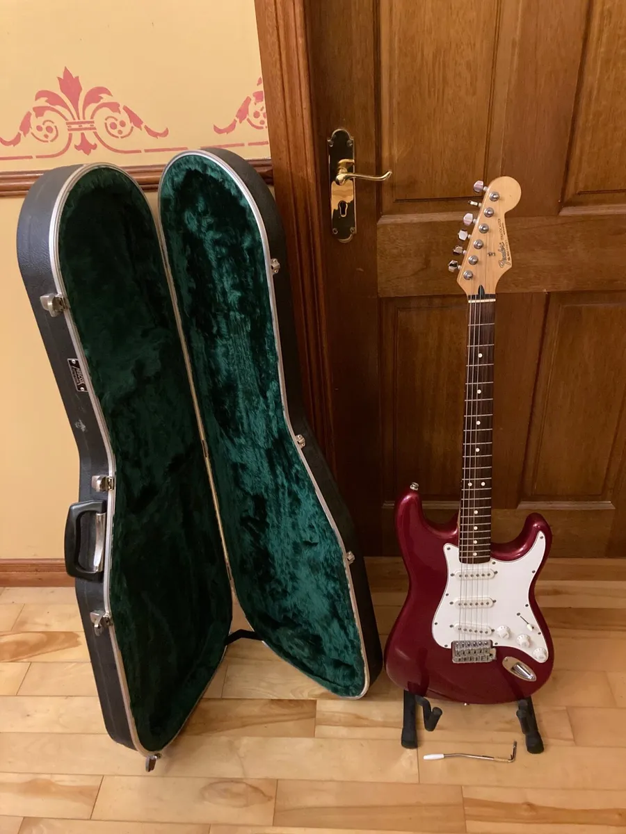Fender Stratocaster - Image 2