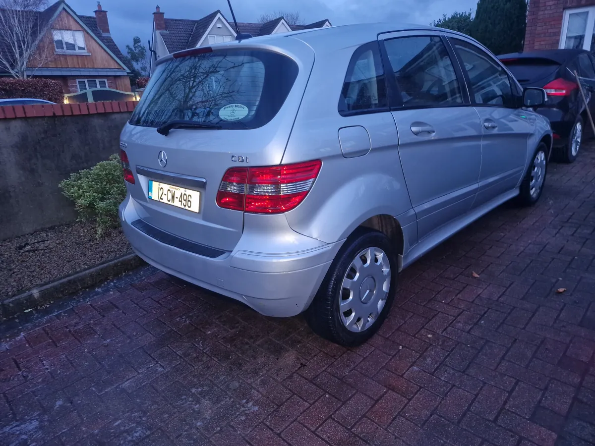 Mercedes-Benz B-Class 2012 Diesel - Image 4