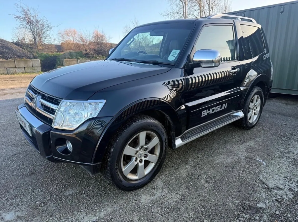 Mitsubishi Pajero 2011 - Image 2