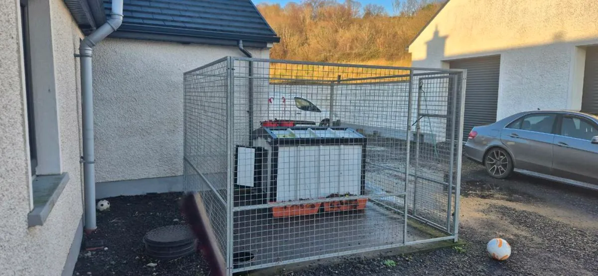 Dog pen and kennel - Image 2