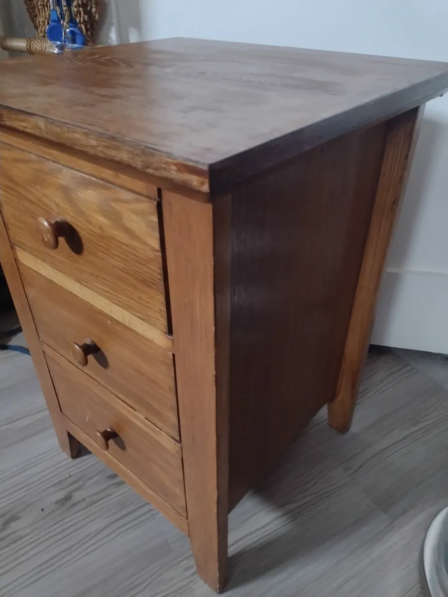 Very heavy solid Oak side table with drawers - Image 2