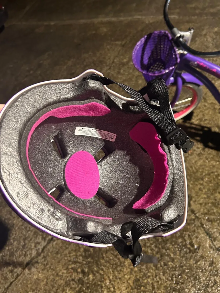 Girls bike with Helmet - Image 1