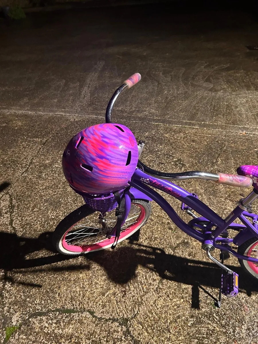 Girls bike with Helmet - Image 2