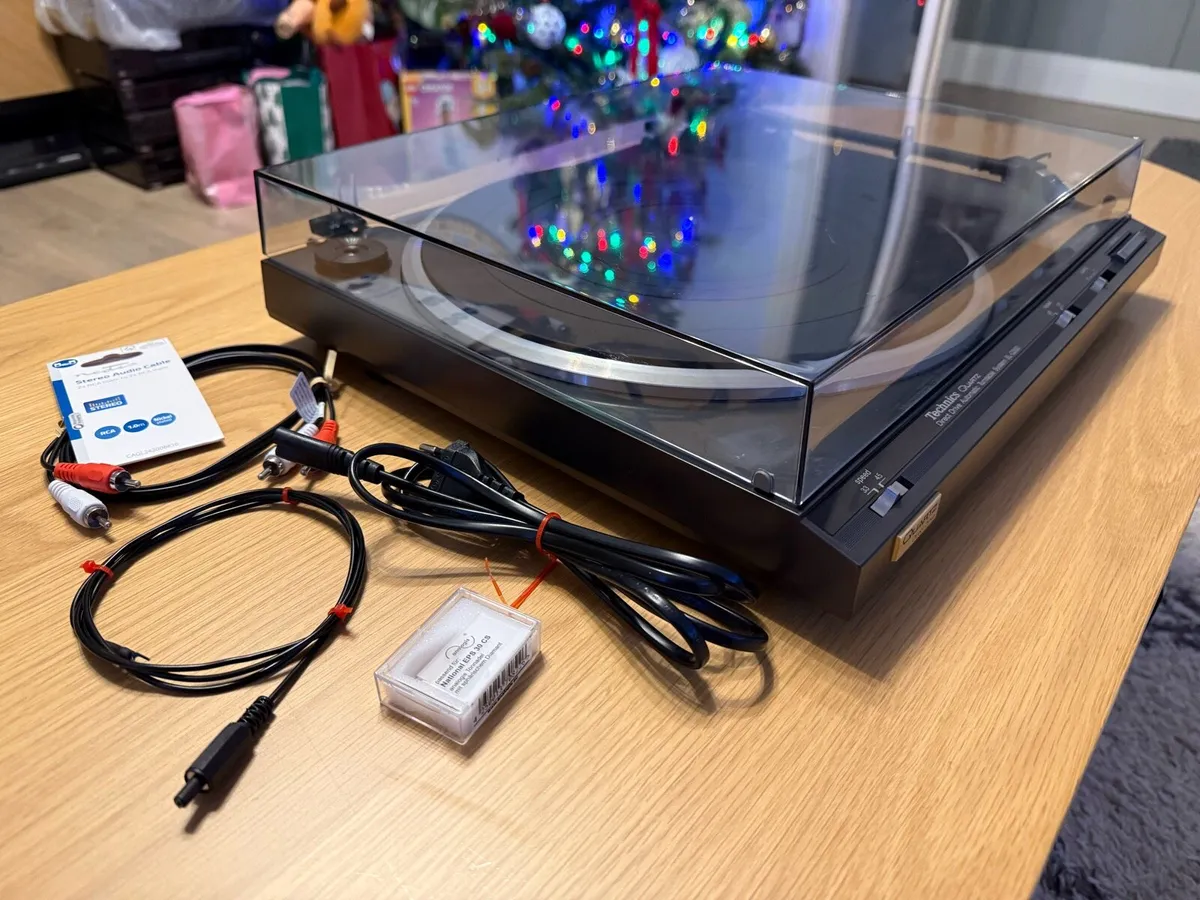 Technics SL-Q300 turntable/recorder - Image 2