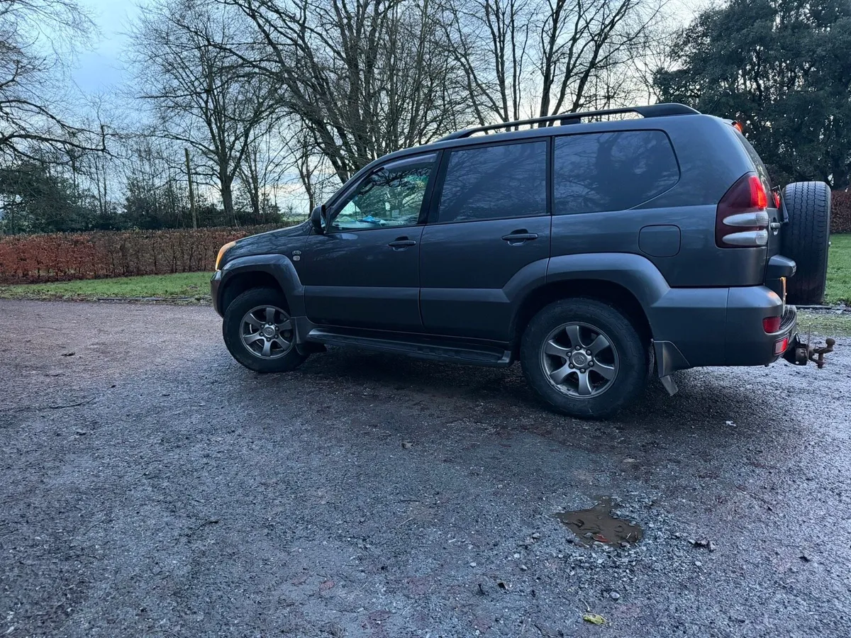 09 Toyota Landcruiser - Image 2