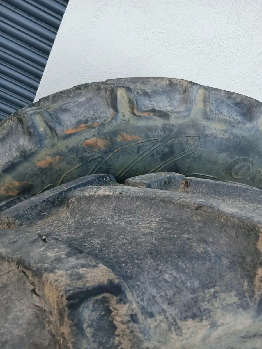 2x 600,65,38 tyres 70%grip left - Image 1