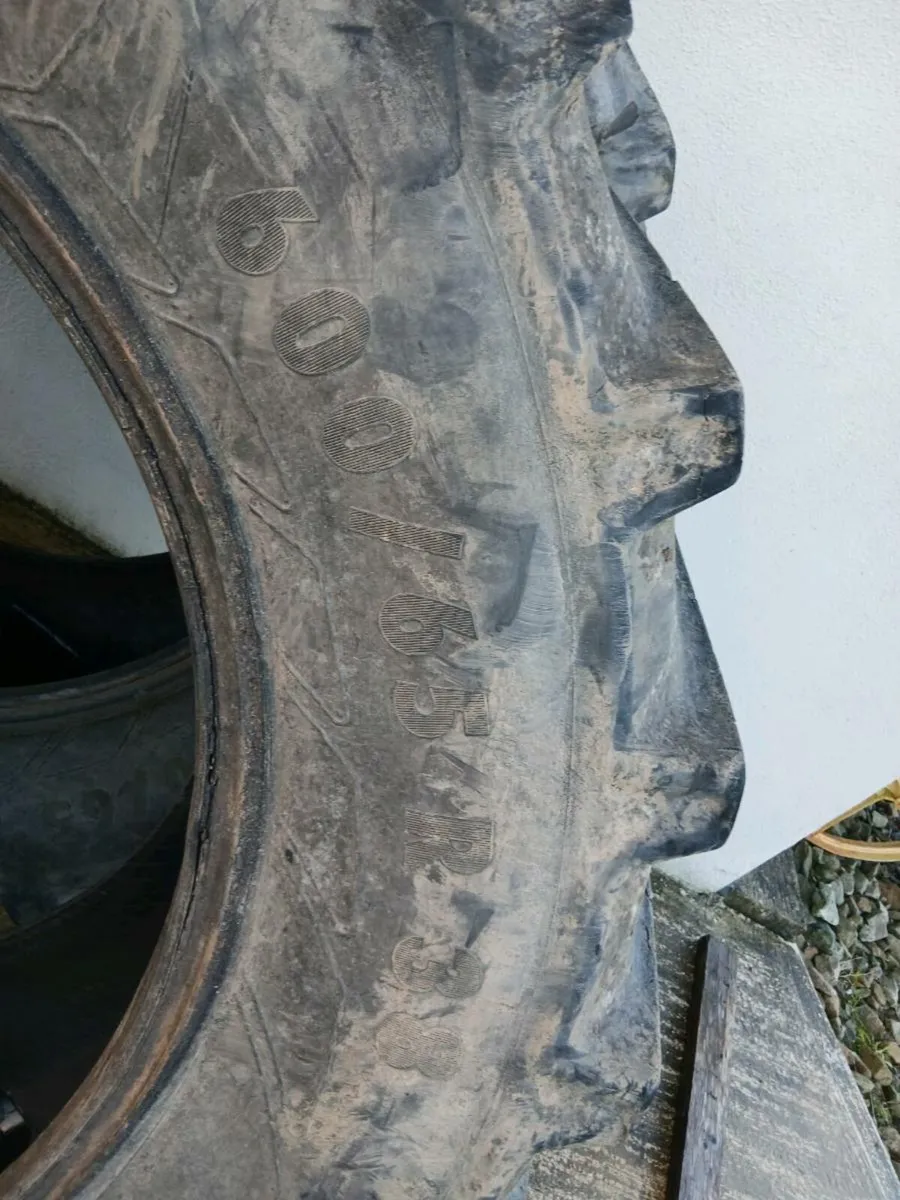 2x 600,65,38 tyres 70%grip left - Image 4