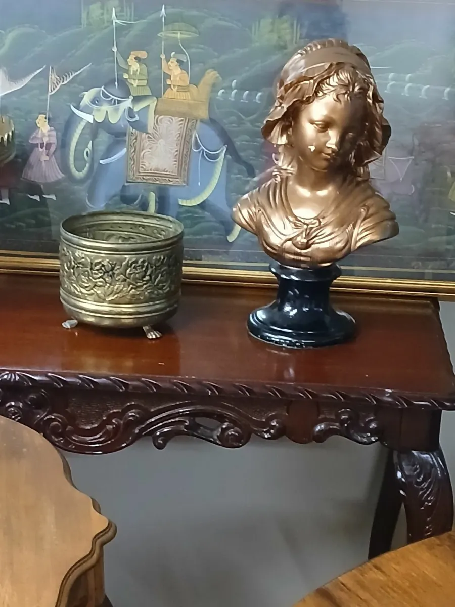 Antique Style Bust of Lady - Image 1