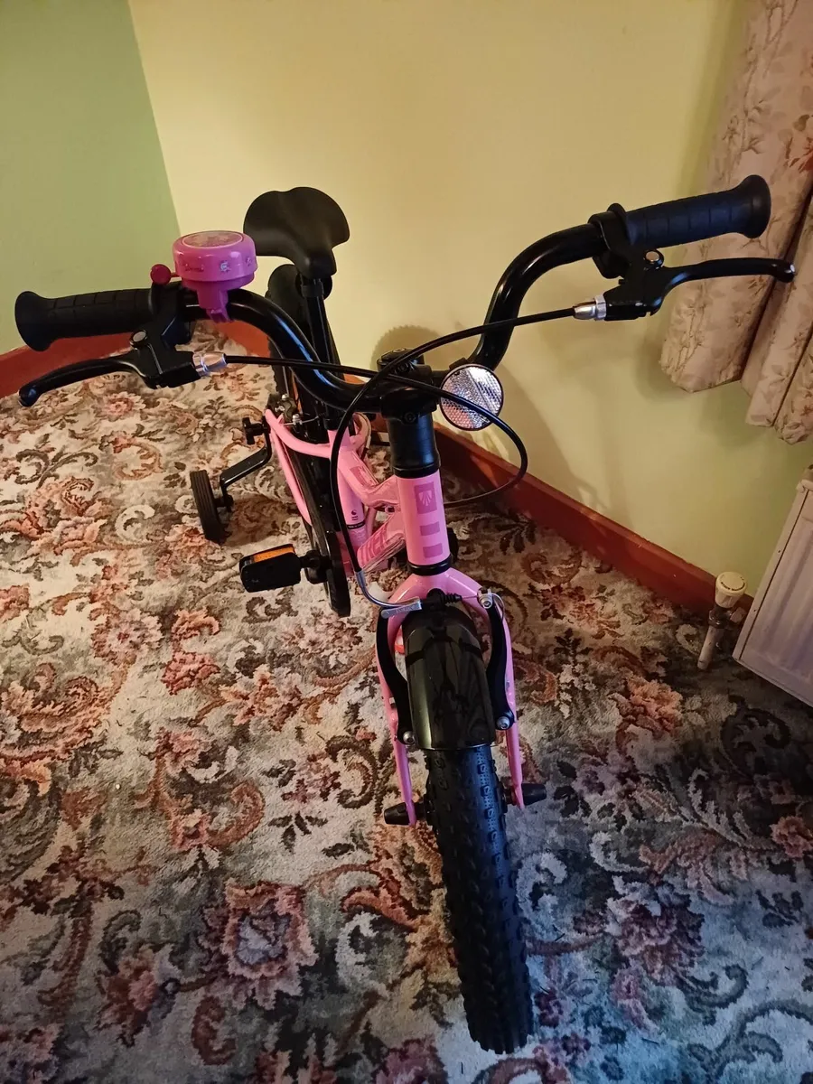 Child's bicycle. Suitable for girl of 3 to 5 years - Image 2