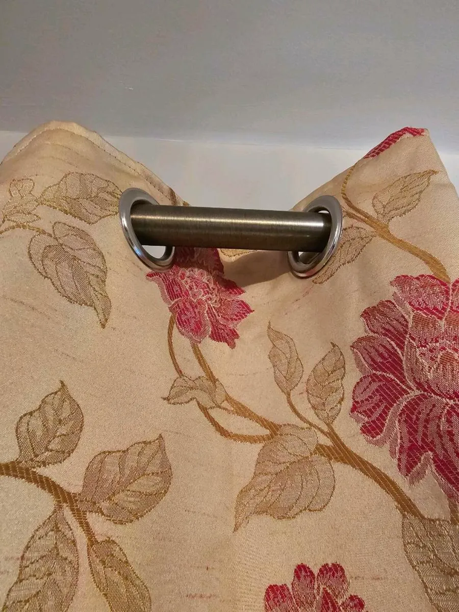 Floral eyelet curtains,132 x 85 inches - Image 2