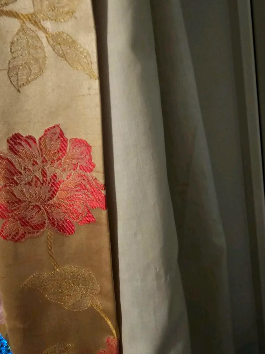 Floral eyelet curtains,132 x 85 inches - Image 3