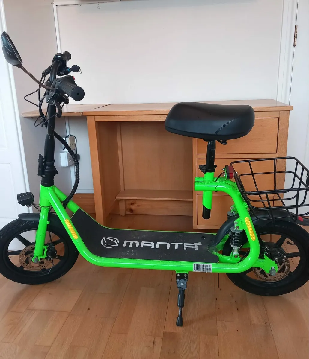 Manta Electric Scooter - Image 1