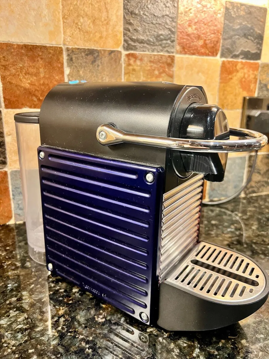 Nespresso pixie coffee machine - Image 1